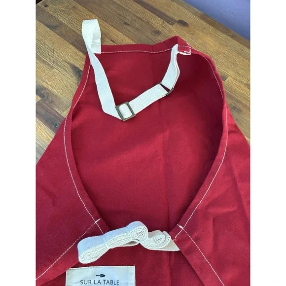 Sur la Table Apron Signature Red 100% Cotton Pockets O/S Adjustable Never Used - Picture 8 of 14
